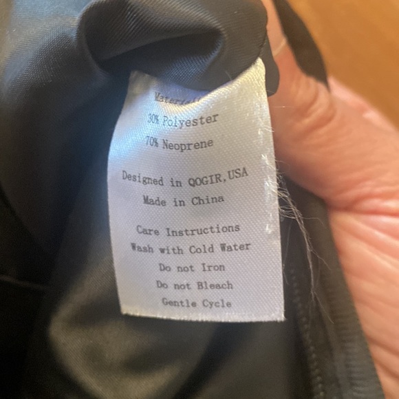 Tote/Travel black bag with zip closure
Very good condition - Picture 10 of 11